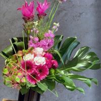 Bouquet asymetrique fuschia 1
